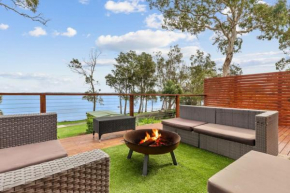 Budgewoi Lake front Oasis - Large Groups Welcome, Budgewoi
